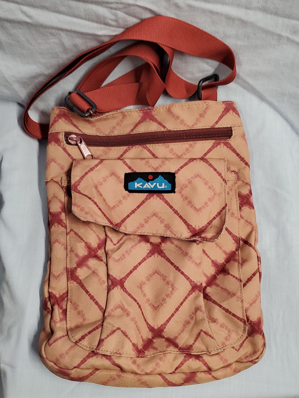 Kavu Peach and Rust Patterned Crossbody Bag